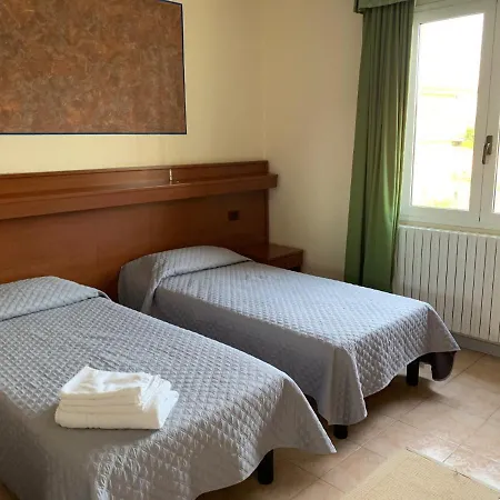 Regina Hotel *